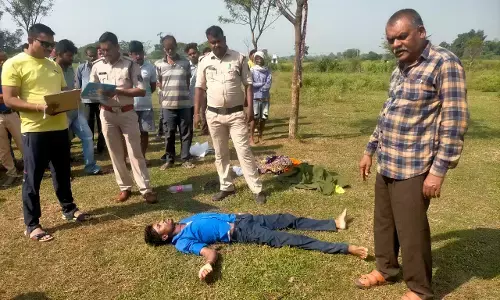 प्रेमी जोडे ने खाया जहर: प्रेमी की मौके पर ही मौत, प्रेमिका अस्पताल में भर्ती...इलाके में फैली सनसनी