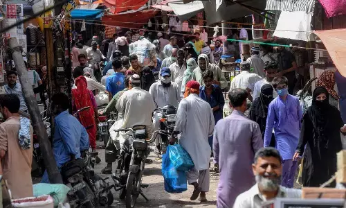 दिवालिया होने की कगार पर पाक...पाकिस्तान की आर्थिक हालत इतनी खराब कि नया कर्ज मिलना मुश्किल, क्योंकि एक-एक पाकिस्तानी पर 1.88 लाख का कर्ज