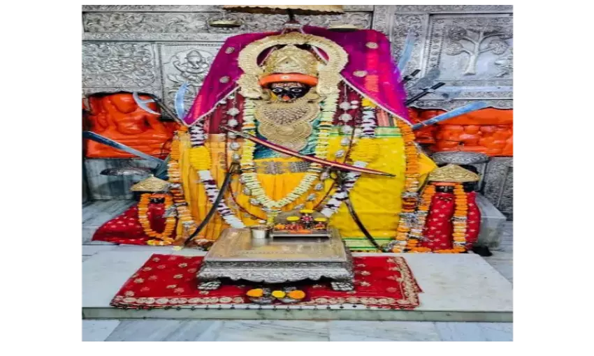 वीर मुद्रा में मां...साल में सिर्फ दो बार आठों हाथ में शस्त्रों से सज्जित होकर दर्शन देती है मां समलेश्वरी...