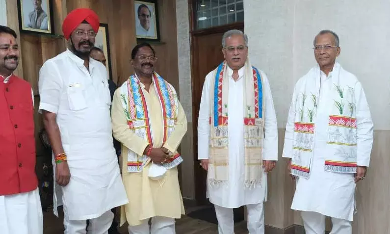 मुख्यमंत्री भूपेश बघेल ने किया राजकीय गमछे का लोकार्पण, छत्तीसगढ़ के प्रतीक के रूप में भेंट करेंगे अतिथियों को, जानें क्या है इसकी खूबियां