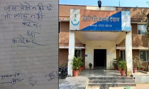 डिप्टी कलेक्टर के घर चोरी करने वाले गिरफ्तार...बोले- हमने तो कलेक्टर पढ़ा था और सोचा घर में तगड़ा माल मिलेगा...मगर अंदर पहुंचे तो....