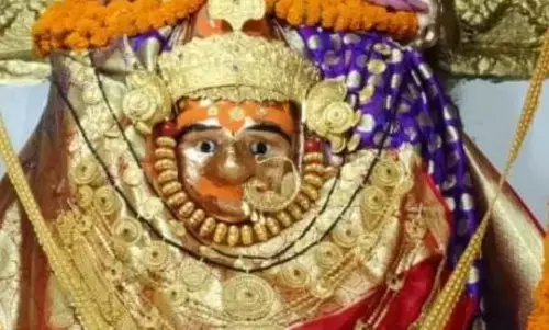 माता का सोलह श्रृंगार... महानवमी पर रतनपुर में मां का राजसी श्रृंगार, जानें कब-कब माता का षोडश श्रृंगार करते हैं, बरसों से चली आ रही परंपरा