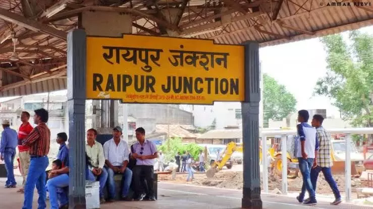 ट्रेन में ब्लास्ट की पूरी अपडेट: रायपुर रेलवे स्टेशन के प्लेट फॉर्म नंबर दो पर हुआ ब्लास्ट, चार जवान घायल...पढ़े पूरी खबर...
