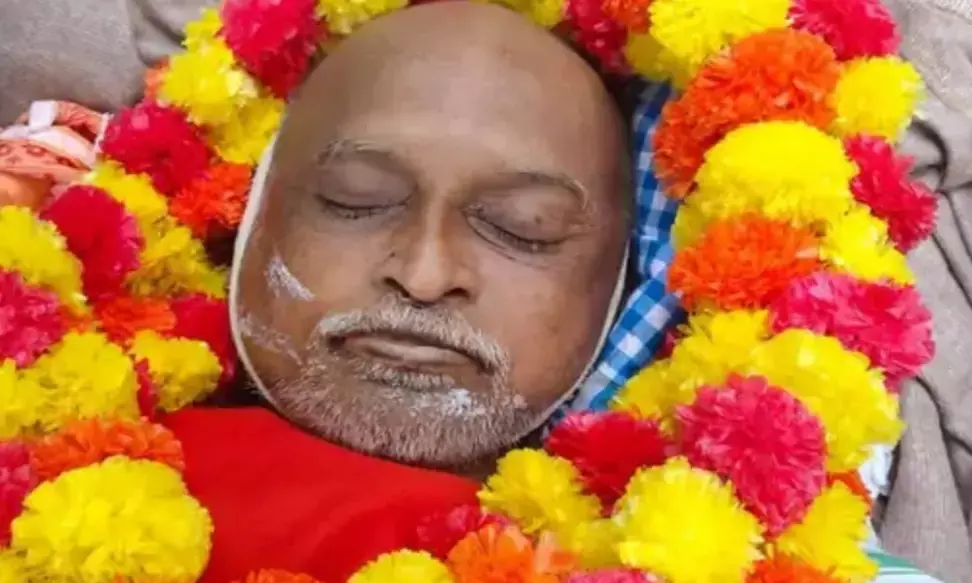 शिक्षक से 1 करोड़ का ईनामी नक्सली कमांडर कैसे बना अक्किराजु, मौत के बाद नक्सलियों ने किया छतीसगढ़ तेलंगाना बार्डर पर अंतिम संस्कार, जानिए शिक्षक से एक करोड़ का ईनामी नक्सली