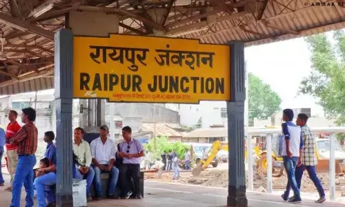 ट्रेन में ब्लास्ट की पूरी अपडेट: रायपुर रेलवे स्टेशन के प्लेट फॉर्म नंबर दो पर हुआ ब्लास्ट, चार जवान घायल...पढ़े पूरी खबर...