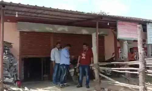 शराब दुकान में लूटः आये थे कैश पेटी लूटने, मगर हड़बड़ी में हाथ लगी खाली तिजोरी... गार्ड और कर्मचारियों को तलवार, रॉड डंडे से पीटा...एक हिरासत में