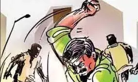 तहसीलदार पर हमलाः रेत माफियाओं पर कार्रवाई के लिए निकले तहसीलदार पर पत्थरों से हमला, गाड़ी बुरी तरह से क्षतिग्रस्त....पुलिस जांच में जुटी