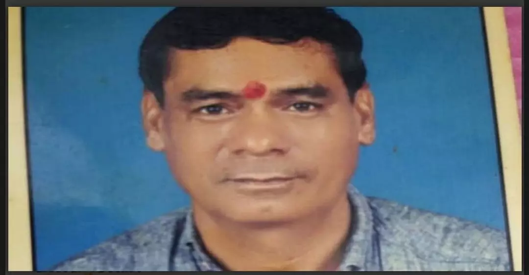 डिप्टी रेंजर की मिली लाश, आशंका पति पत्नी के बीच वो के आने के चलते हुई मौत, पुलिस के सामने भिड़ी पत्नी तथा वो डिप्टी रेंजर की मिली लाश, आशंका पति पत्नी के बीच वो के आने के चलते हुई मौत, पुलिस के सामने भिड़ी पत्नी तथा वो