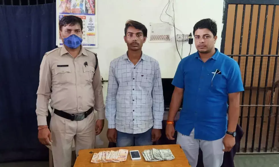 डिप्टी डाॅयरेक्टर के घर चोरी... पुलिस ने आरोपी को बलौदाबाजार से किया गिरफ़्तार, नगदी और मोबाइल फोन जब्त
