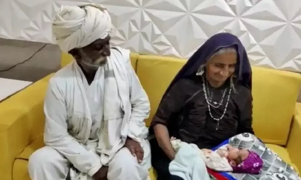 70 साल की उम्र में पहली बार मां बनीं ये महिला...45 साल बाद घर में गूंजी किलकारी