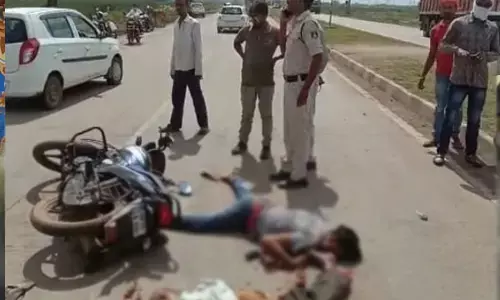 CG-तीन दोस्तों की मौत...चार युवक एक ही बाइक पर लौट रहे थे घर, तेज रफ्तार वाहन ने रौंदा, 3 की मौत, 1 घायल