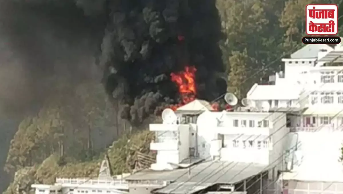 ब्रेकिंग: माता वैष्णो देवी मंदिर में लगी भीषण आग, कैश काउंटर जलकर खाक… गुफा के बिलकुल नजदीक हुई दुर्घटना ब्रेकिंग: माता वैष्णो देवी मंदिर में लगी भीषण आग, कैश काउंटर जलकर खाक… गुफा के बिलकुल नजदीक हुई दुर्घटना