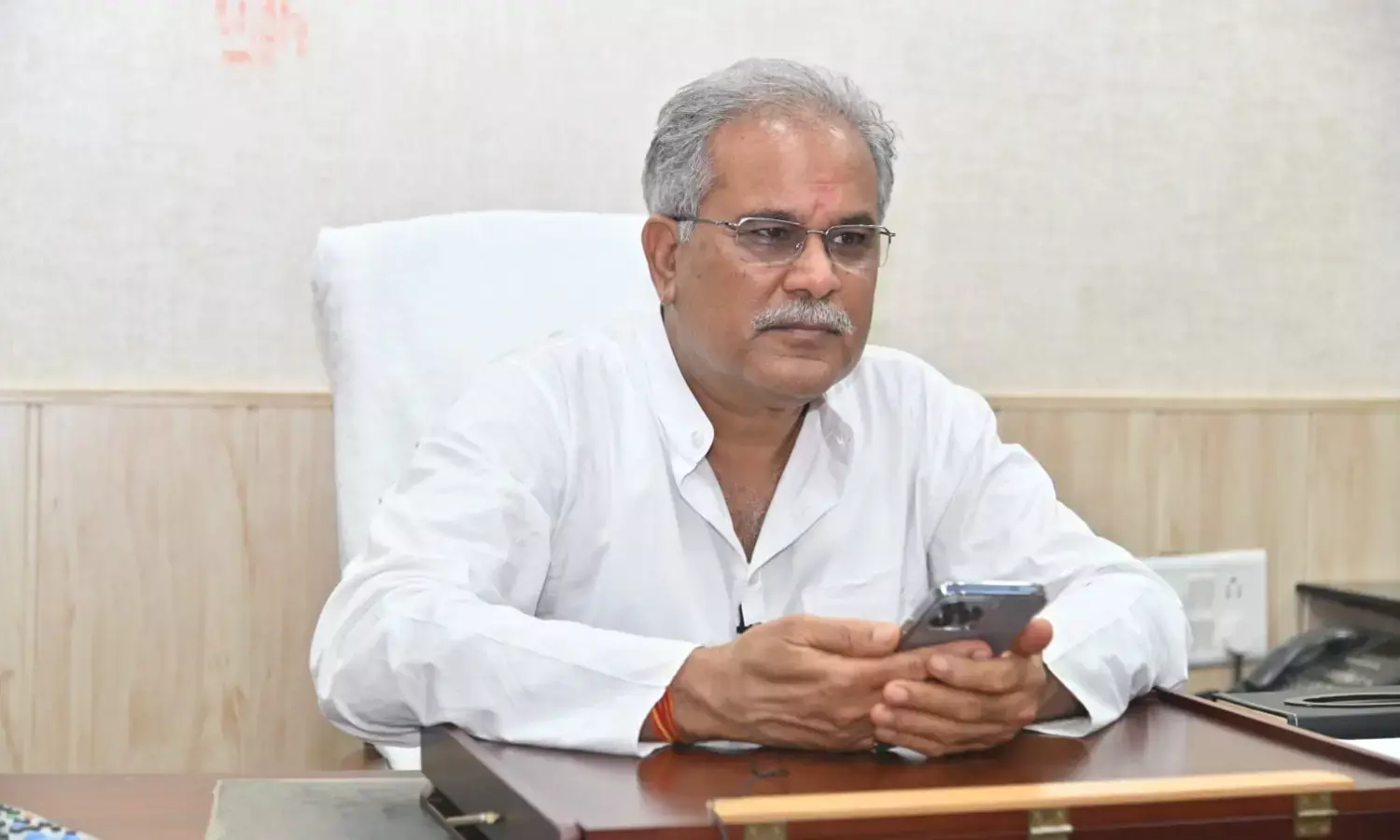 CM भूपेश ने उत्तराखण्ड में फंसे यात्रियों से वीडियो कॉलिंग के जरिए बात-चीत कर उनका हाल जाना, यात्रियों से कहा आपकी सकुशल वापसी का किया गया है प्रबंध, सभी यात्री सुरक्षित, कल आएंगे वापिस