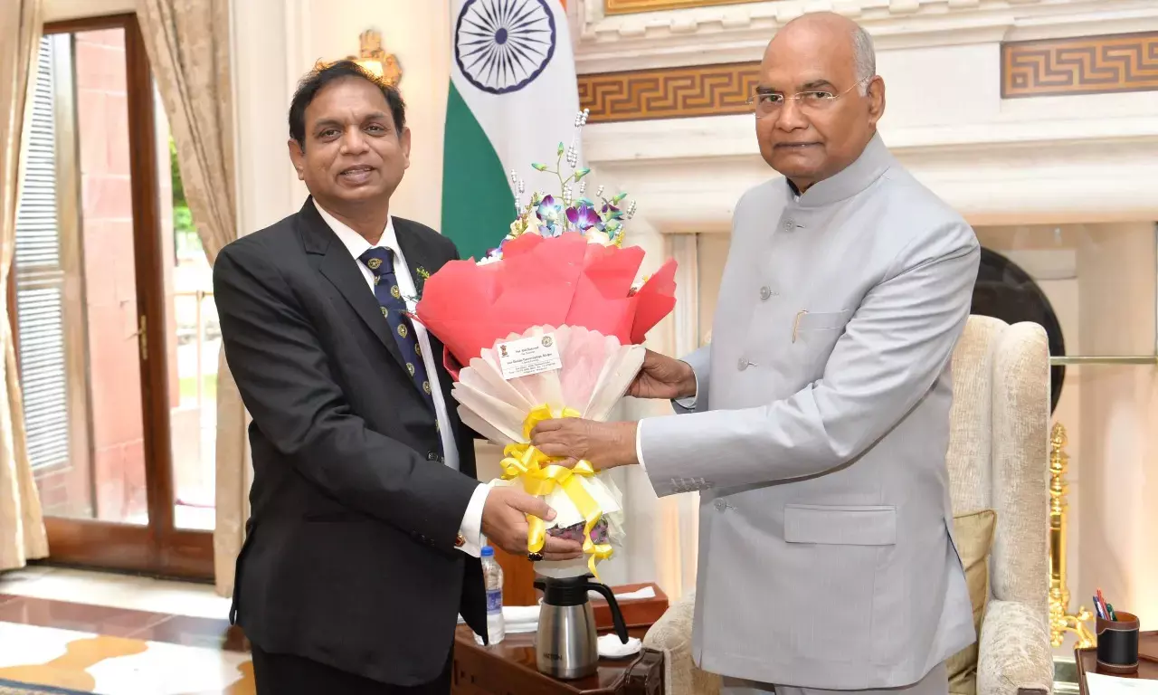 सीयू के कुलपति प्रो0 आलोक चक्रवाल ने राष्ट्रपति से की सौजन्य भेंट, बताया...नई राष्ट्रीय शिक्षा नीति लागू करने वाला बिलासपुर सेंट्रल यूनिवर्सिटी देश का पहला विवि होगा, इसके लिए टास्क फोर्स बनाकर किया जा रहा काम, राष्ट्रपति ने की तारीफ