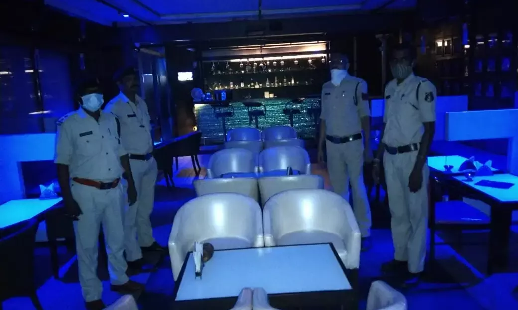 राजधानी पुलिस इन एक्शन*: हुक्का की तलाश में छापेमारी शुरु..तीन हुक्का बार सपड़ाए.. कोप्टा के तहत अपराध दर्ज