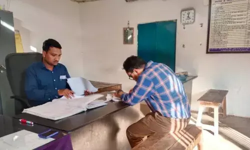 CMO की पिटाई: नगर पंचायत अध्यक्ष ने टेंडर को लेकर अपने चेम्बर में कर दी सीएमओ की जमकर ठुकाई, पार्षदों के साथ मिलकर बनाया बंधक, CMO ने की थाने में शिकायत