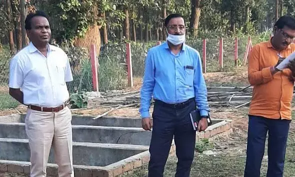 कलेक्टर ने किया नगरी के छिपली गोठान का आकस्मिक निरीक्षण...  गोठान के समुचित विकास नहीं होने पर नगरी जनपद पंचायत सीईओ को नोटिस जारी करने के निर्देश