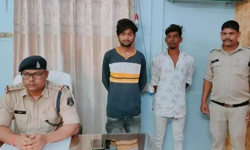 गाड़ी में बैठने से मना करने पर सैलून संचालक की चाकू मार कर हत्या, दो आरोपी पुलिस गिरफ़्तार