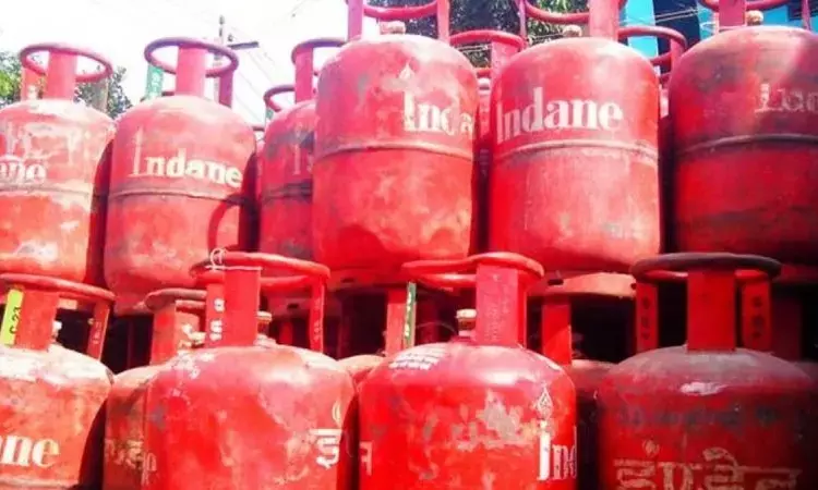 खुशखबरी! अब राशन की दुकान पर मिलेगा LPG सिलेंडर, केंद्र सरकार बना रही प्लान... सरकार दे सकती है जल्द बिक्री की इजाजत