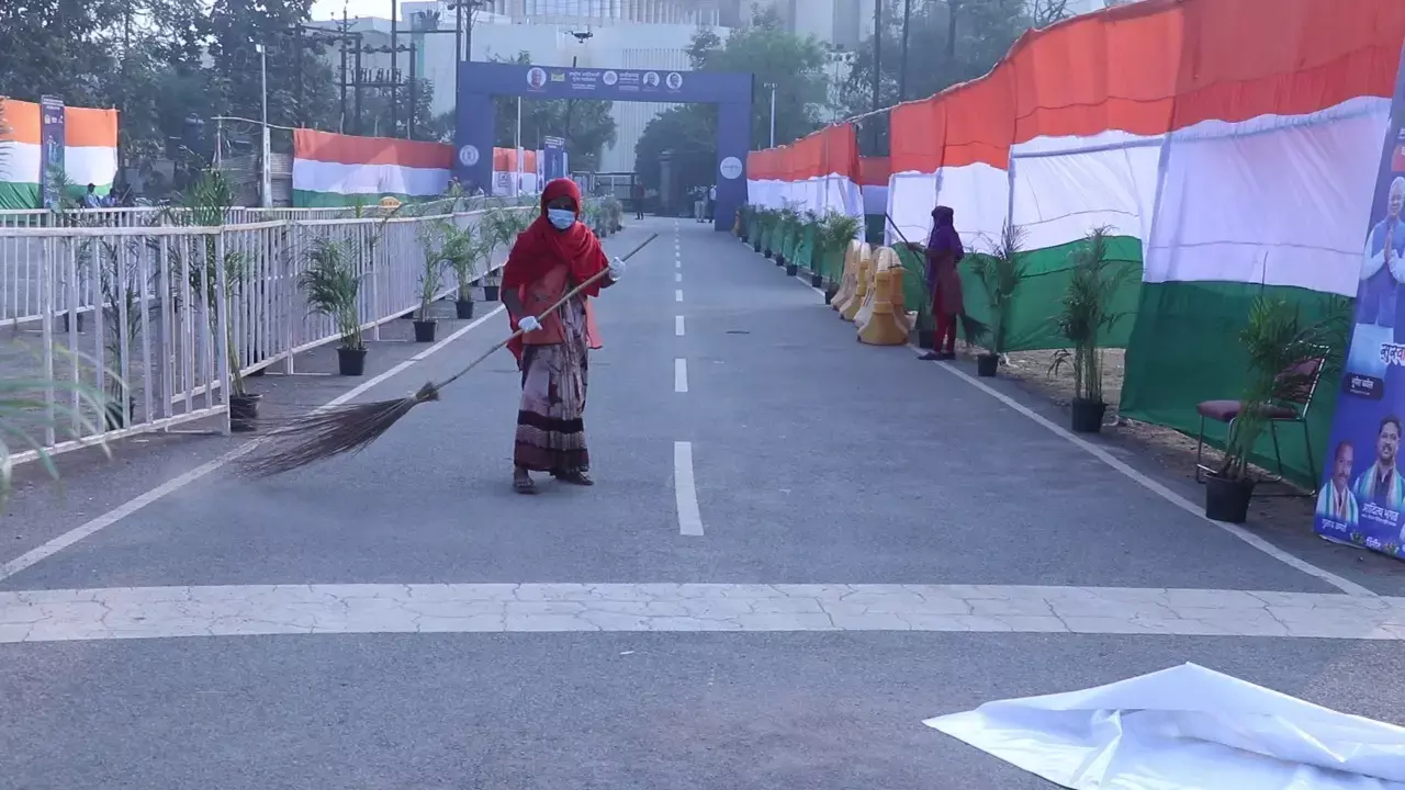 राष्ट्रीय आदिवासी नृत्य और नगर निगम का मुस्तैद इंतजाम, सफ़ाई, पेयजल की चाक-चौबंद व्यवस्था, 200 सफाईकर्मियों की लगाई गई ड्यूटी, अधिकारी कर रहे मानिटरिंग