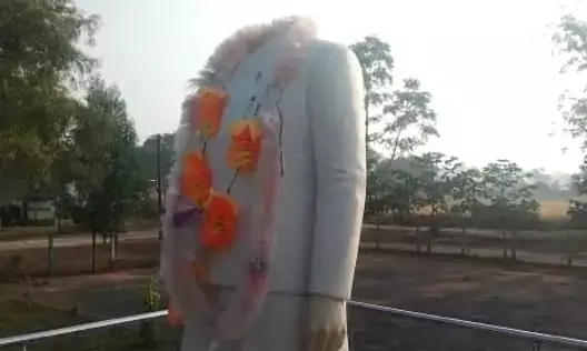 पूर्व प्रधानमंत्री राजीव गांधी की प्रतिमा को तोड़ा गया ...घटना की जानकारी मिलते ही विधायक और ASP मौके पर... अराजकतत्वों के खिलाफ FIR