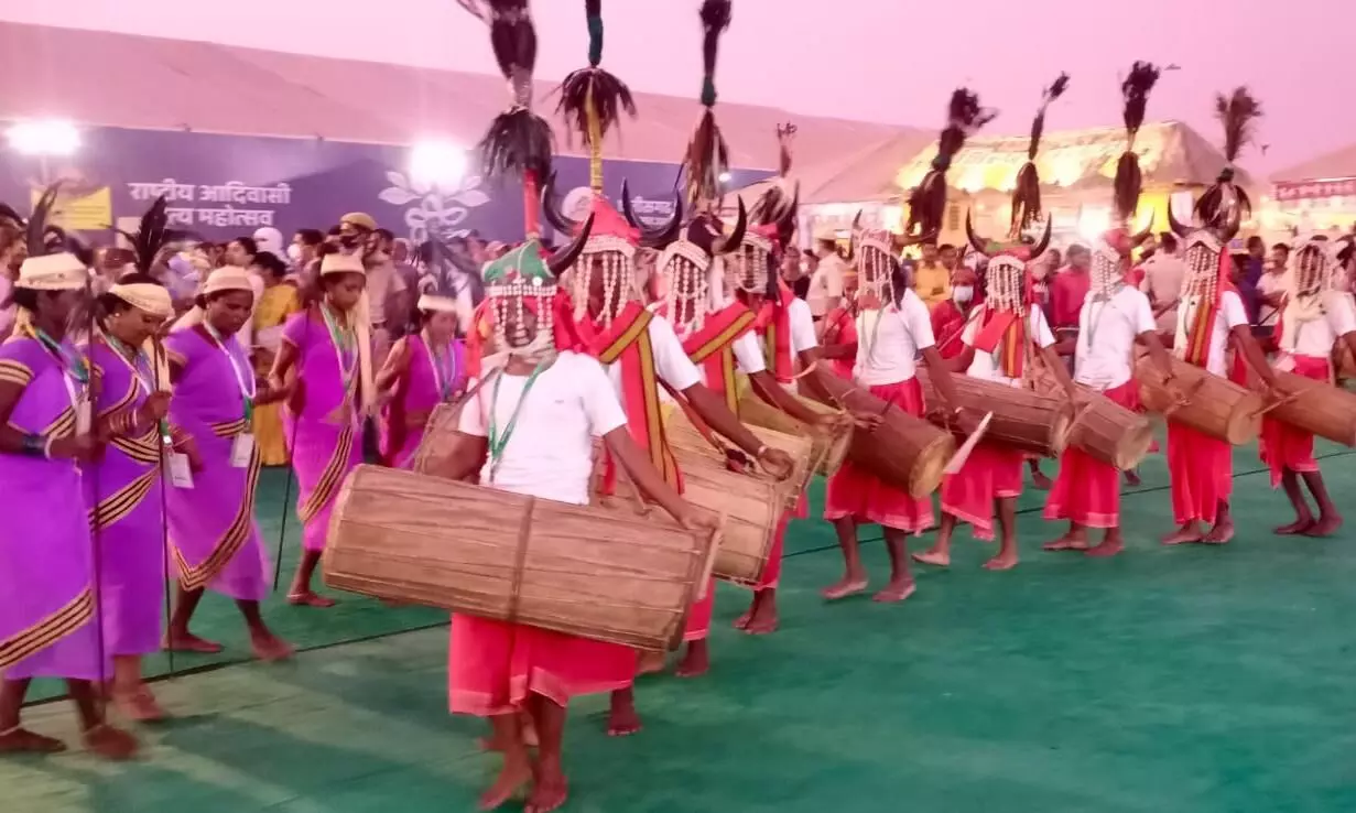 बस्तर के सभी जिलों के समाज प्रमुख हुए राष्ट्रीय आदिवासी नृत्य महोत्सव में शामिल, बस्तर के लोक संगीत से झूमा महोत्सव परिसर बस्तर के सभी जिलों के समाज प्रमुख हुए राष्ट्रीय आदिवासी नृत्य महोत्सव में शामिल, बस्तर के लोक संगीत से झूमा महोत्सव परिसर