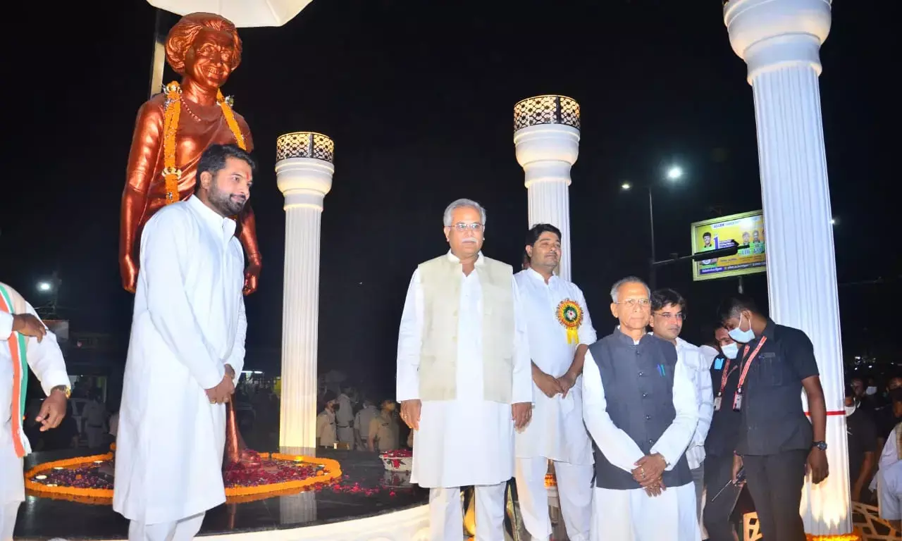 CM भूपेश ने किया कालीबाड़ी चौक में इंदिरा गांधी प्रतिमा स्थल सौंदर्यीकरण कार्य का लोकार्पण, स्मार्ट सिटी ने 40 दिन में पूरा किया यह कार्य