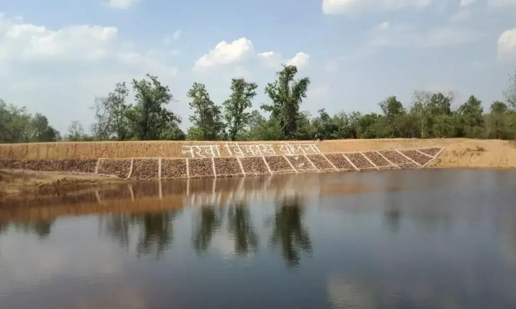 नरवा विकास योजना : अल्प वर्षा के संकट से निपटने में हुई बड़ी सुविधा, कैम्पा मद से वनांचल में बड़े पैमाने पर हो रहा भू-जल संरक्षण संबंधी संरचनाओं का निर्माण