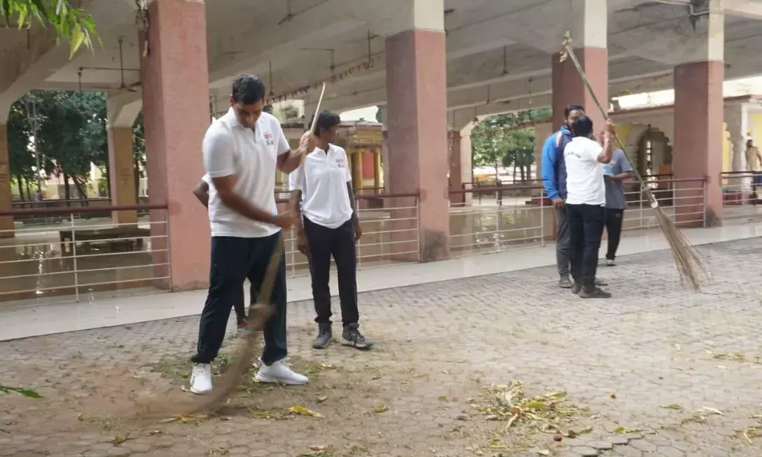 छत्तीसगढ़ का पहला राजीव युवा मितान क्लब बना भिलाई में, आज श्रम दान में शामिल हुए विधायक देवेंद्र