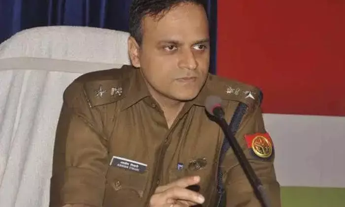 आईआईटीयन आईपीएस....जिसने लंदन व जापान में एक करोड़ पैकेज के बैंकर की नौकरी छोडी, और अब महिला बैंकर के मामले में हुआ एफआईआर