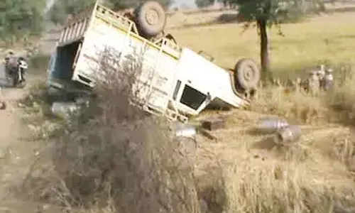 Mohla-Manpur News-बच्चों से भरी पिकअप पलटी, छत्तीसगढ़िया ओलंपिक खेलकर लौट रहे थे बच्चे, 17 घायल...