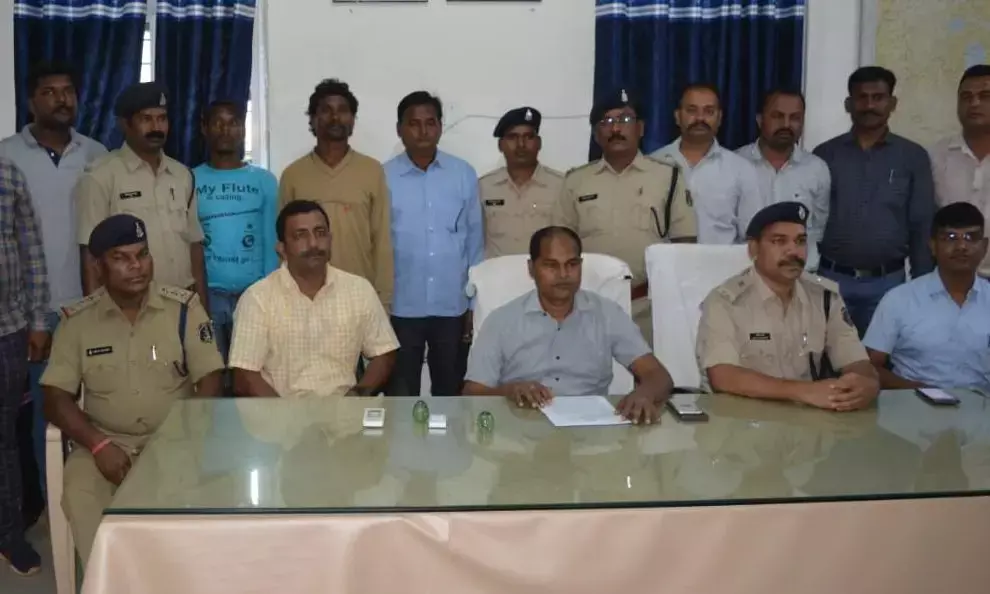 शिक्षिका के साथ गैंगरेप: प्रेमी सहित तीन लोगों ने किया था शिक्षिका के साथ सामूहिक दुष्कर्म, चीख न निकले इसलिए दबा दिया था मुँह, महिला की हुई मौत....पांच माह बाद प्रेमी सहित तीन गिरफ्तार...