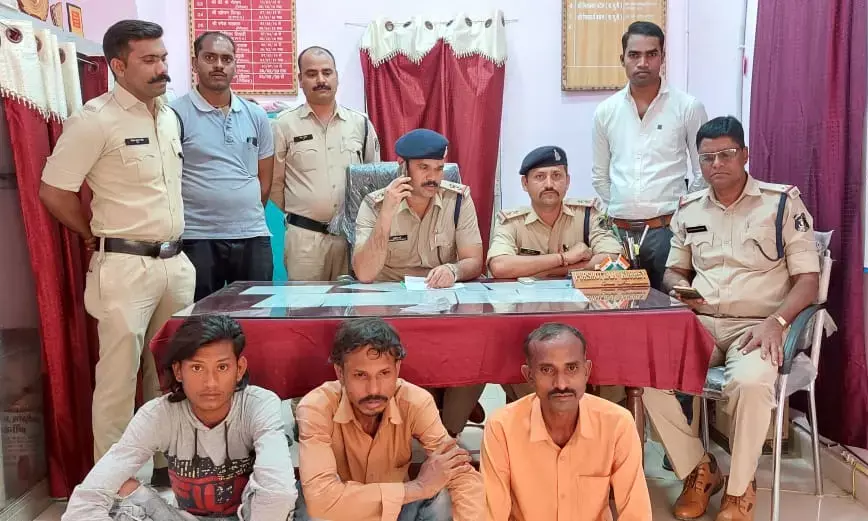 दो दोस्तों का मर्डरः पुराने विवाद के चलते बेटे ने पिता और चाचा के साथ मिलकर दो लोगों को चाकू से गोदा...दोनों की हुई मौत