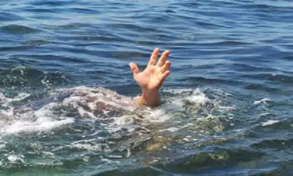 एनएमडीसी के दो कर्मचारी इंद्रावती नदी में बहे, तलाशी अभियान अंधेरे की वजह से रुका..गोताखोरों की टीम कल सुबह फिर करेगी तलाश