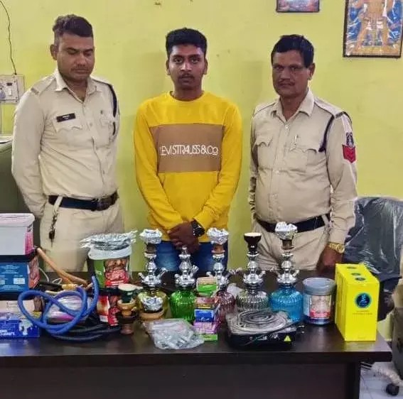 हुक्का बार के संचालक समेत 6 गिरफ्तारः ग्राहक बन कर हुक्काबार मे टीआई ने मारा छापा, पुल गेम खिलाने के बहाने हुक्का पिलाने वाला बार संचालक हुआ गिरफ्तार