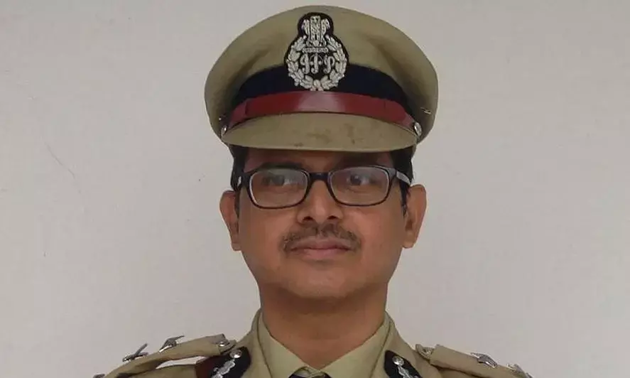 कोर्ट में पेशी के दौरान बेहोश हो कर गिरे पूर्व आईपीएस