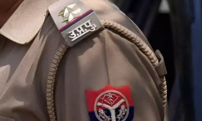 होटल में गर्लफ्रेंड संग रंगरेलियां मना रहा था इंस्पेक्टर, तभी पहुंची गई पत्नी और फिर की जबरदस्त पिटाई ....