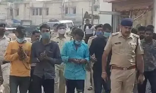VIDEO राजधानी पुलिस ने निकाला गुंडों का जूलूस: जहां छूरा चलाया उन्हीं गलियों में घुमाया पुलिस ने.. बदमाशों ने बोला - आज के बाद गुंडागर्दी नहीं करेंगे.. नहीं करेंगे