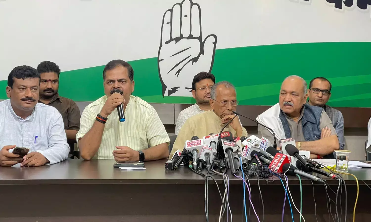 BIG BREAKING: झीरम रिपोर्ट पर कांग्रेस का बड़ा आरोप .. बोले मंत्री रविंद्र चौबे - मेरी सूचना है कि रिपोर्ट लीक हुई है.. रिपोर्ट खुले लिफ़ाफ़े में भेजी गई थी