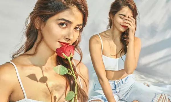 देखें PHOTOS: पूजा हेगड़े पानी में मस्ती करती मचाई खलबली,  खुले बाल और चश्मा लगाए चॉकलेटी बिकिनी पहने... पूल में यूं ब्रेकफास्ट करती दिखीं एक्ट्रेस