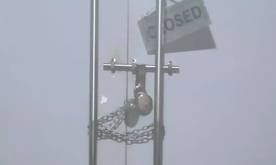 आईपी क्लब सात दिनों के लिए सील : तड़के तीन बजे तक मतवारों को शराब होती थी मुहैया.. राजधानी कप्तान के तल्ख़ तेवर के बाद बार लायसेंस सस्पेंड..रद्द करने नोटिस भी जारी