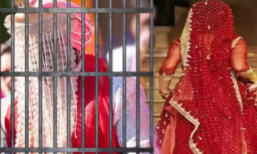 प्रेमिका की शिकायत पर शादी के मंडप से दूल्हे को उठा ले गई पुलिस, ग्रामीणों ने बारातियों को बनाया बंधक.... जानिए पूरा मामला