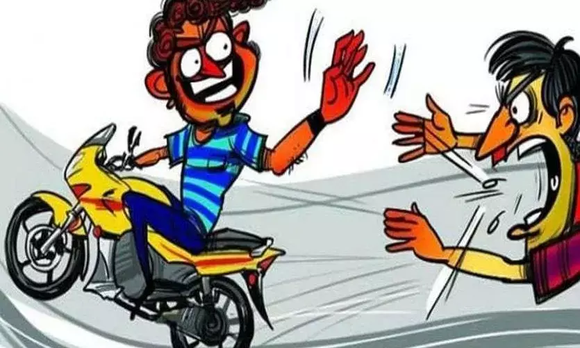 टून्नी में फटफटी दौड़ाई.. पुलिस से भिड़े मतवार.. : पुलिस की समझाईश पर सिपाहियों से गाली गलौज.. जेल दाखिल