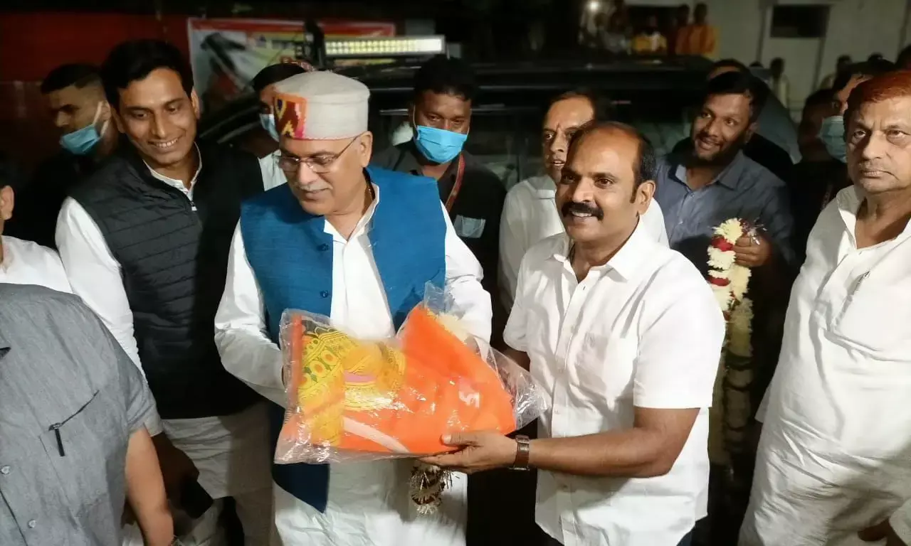 हनुमानजी की आराधना कर सीएम भूपेश बघेल ने भिलाई और प्रदेश वासियों के सुख शांति समृद्धि की कामना की... 3 करोड़ की लागत से मानव परिसर के तालाब का होगा सौदर्यकरण सीएम ने की घोषणा