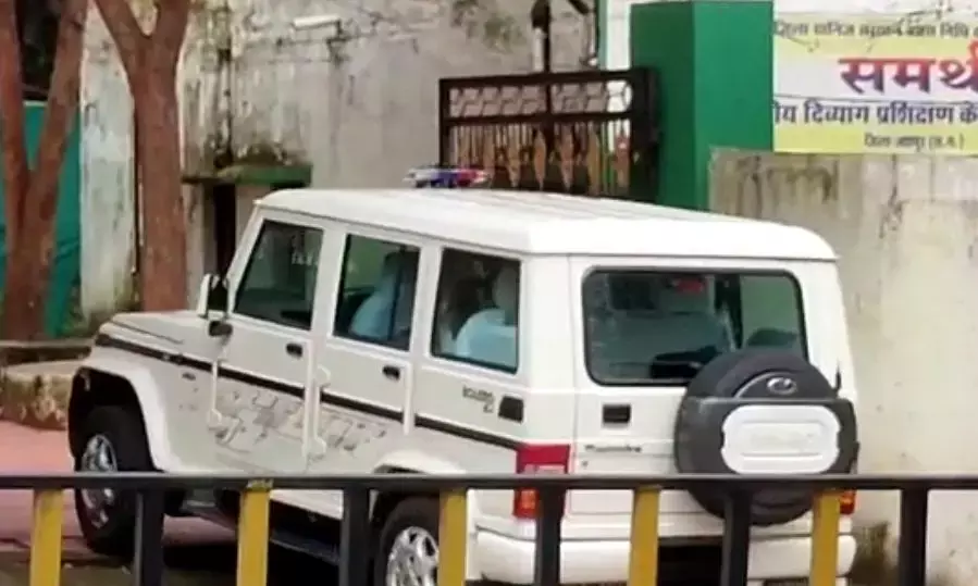 कमिश्नर का कमालः दिव्यांग बच्ची से रेप और छेड़छाड़ की घटना में निलंबित राजीव गांधी शिक्षा मिशन के डीएमसी को उसी पद पर बहाल कर डाला, 2015 से इस पद पर जमे डीएमसी को आखिर संरक्षण कौन दे रहा?