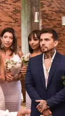 एक साथ 9 महिलाओं से शादी, साथ खड़ी देखती रही पहली बीवी...