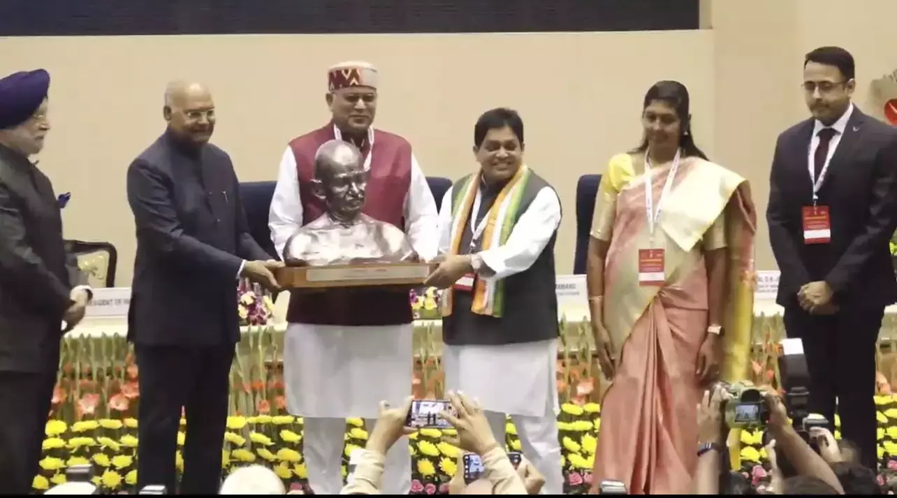 छत्तीसगढ़ देश के सबसे स्वच्छ राज्य की श्रेणी में हुआ पुरस्कृत, राष्ट्रपति के हाथों सीएम भूपेश ने ग्रहण किया स्वच्छता अवार्ड