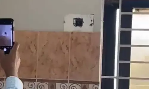 CG-बाथरूम में कैमरा: मकान मालिक का दामाद किराएदार के बाथरूम में लगा के रखा था खुफिया कैमरा, शूट करता था अश्लील VIDEO, नहाने गई छात्रा तो पड़ी कैमरे पर नजर... फिर....