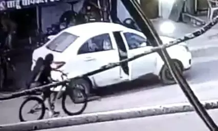 ब्रेकिंग: कार का लापरवाही पूर्वक गेट खोलना ट्यूशन से सायकिल में लौट रहे घर का इकलौता चिराग लव के लिए जानलेवा बन गया, डीएसपी की गाड़ी से टकराया..मौत