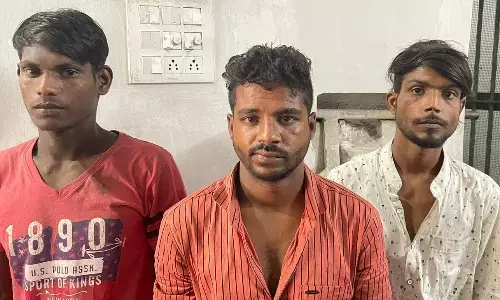 गैंगरेप: महिला के दोस्त ने घूमने लेजाने के बहाने पहले बुलाया, और फिर दोस्तों के साथ मिलकर महिला के साथ किया सामूहिक दुष्कर्म, तीनों गिरफ्तार....